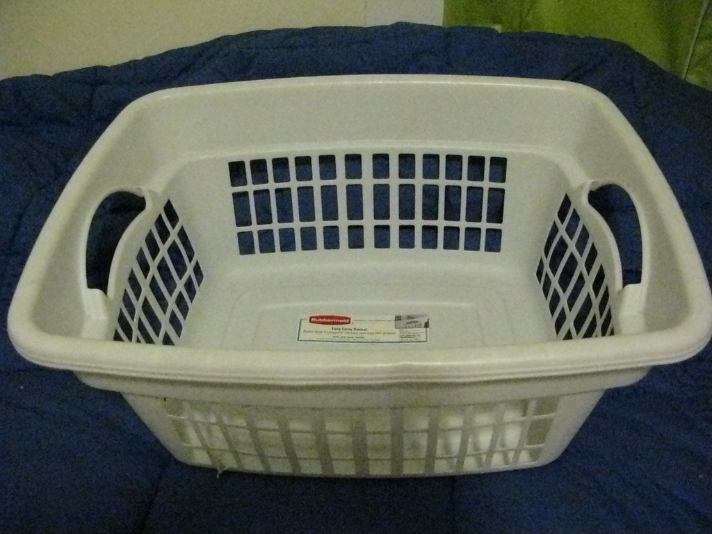35.2009 365 Empty Laundry Basket