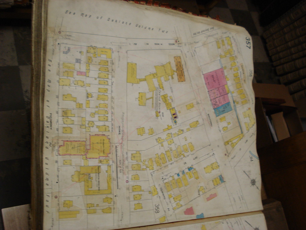 Broadway, Howe, and Piedmont, above Moss (MacArthur)
